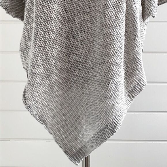 Vince Camuto Sweater Knit Poncho EUC L/XL - Picture 6 of 12